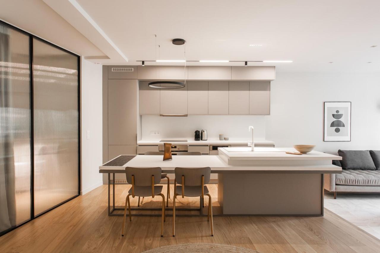 Marvelous 2Br Apartments With Balcony By Upstreet Афины Экстерьер фото
