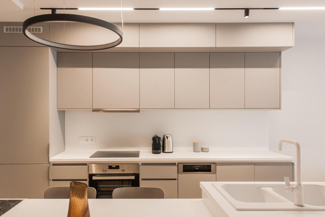 Marvelous 2Br Apartments With Balcony By Upstreet Афины Экстерьер фото
