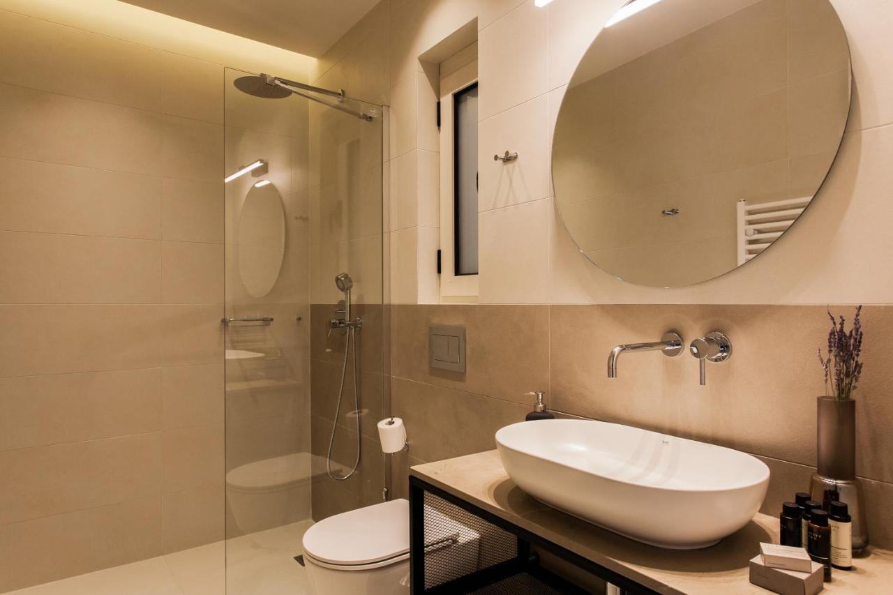 Marvelous 2Br Apartments With Balcony By Upstreet Афины Экстерьер фото